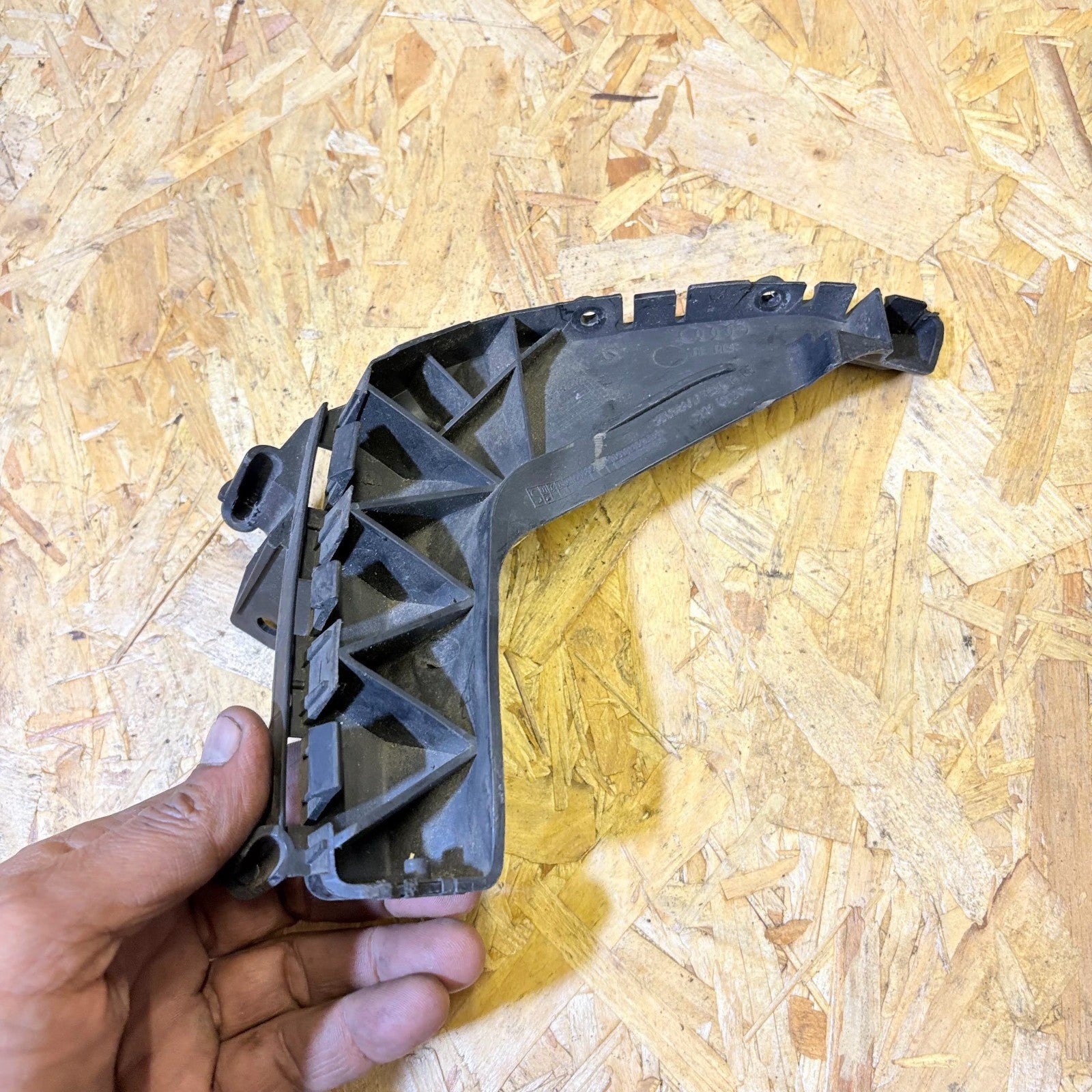 AUDI TT 2007-2014 REAR RIGHT BUMPER SUPPORT BRACKET 8J0807454B