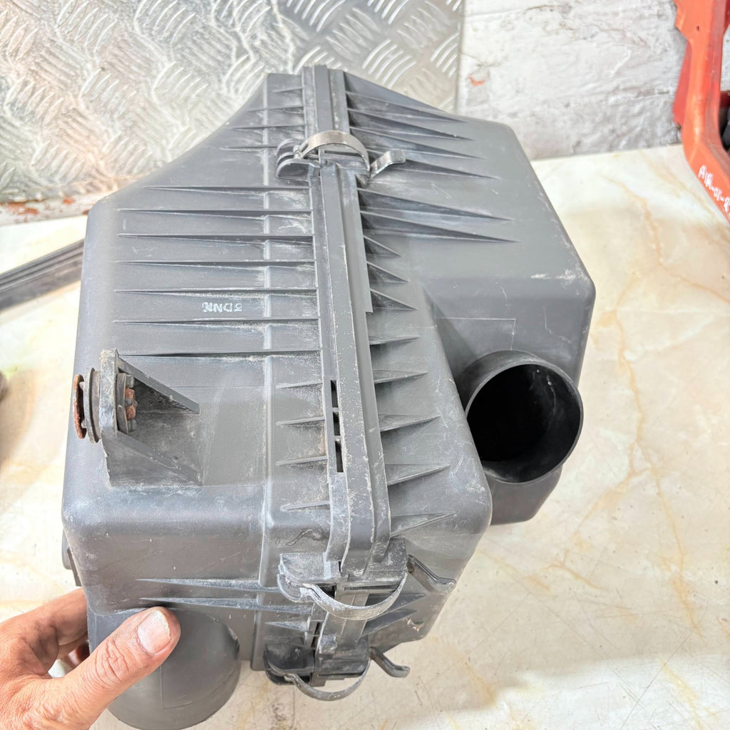 Kia Carens 2004 Air Filter Box OK2KB13320