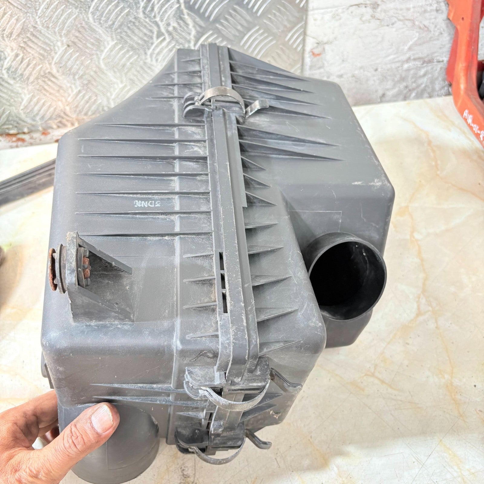 Kia Carens 2004 Air Filter Box OK2KB13320