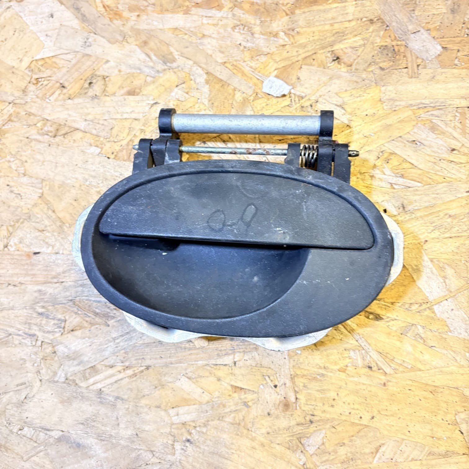 VAUXHALL CORSA C 5 DOOR PASSENGER FRONT EXTERIOR DOOR HANDLE FLAME 8048604