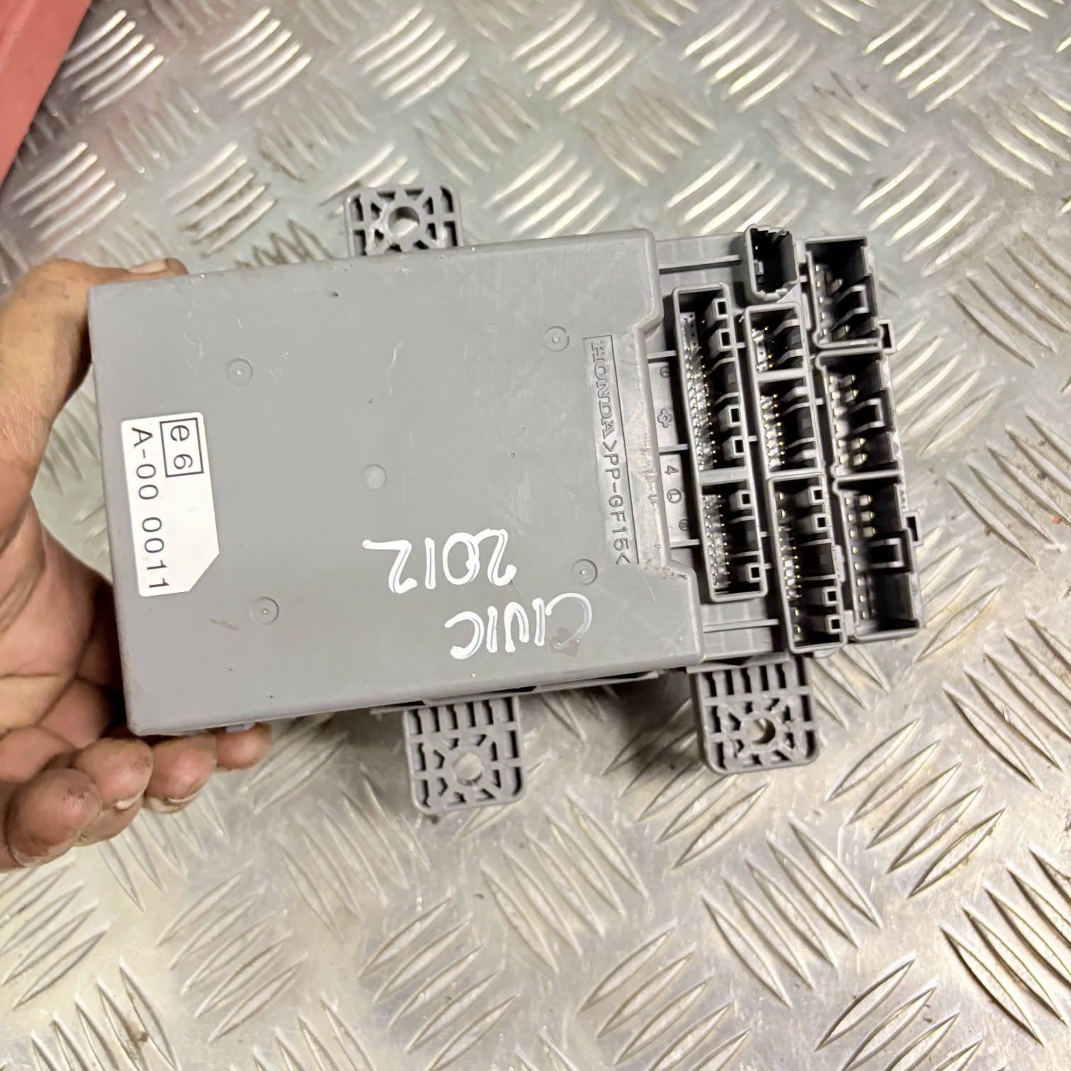 V1060 HONDA CIVIC ECU Control Module Unit A-000011 2012