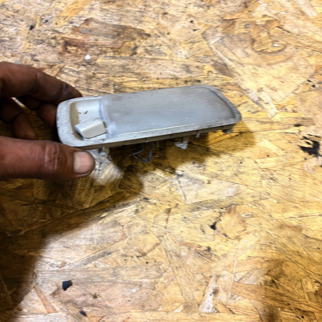 NISSAN LEAF REAR ROOF READING COURTESY LIGHT 26410EL00A MK1 2004