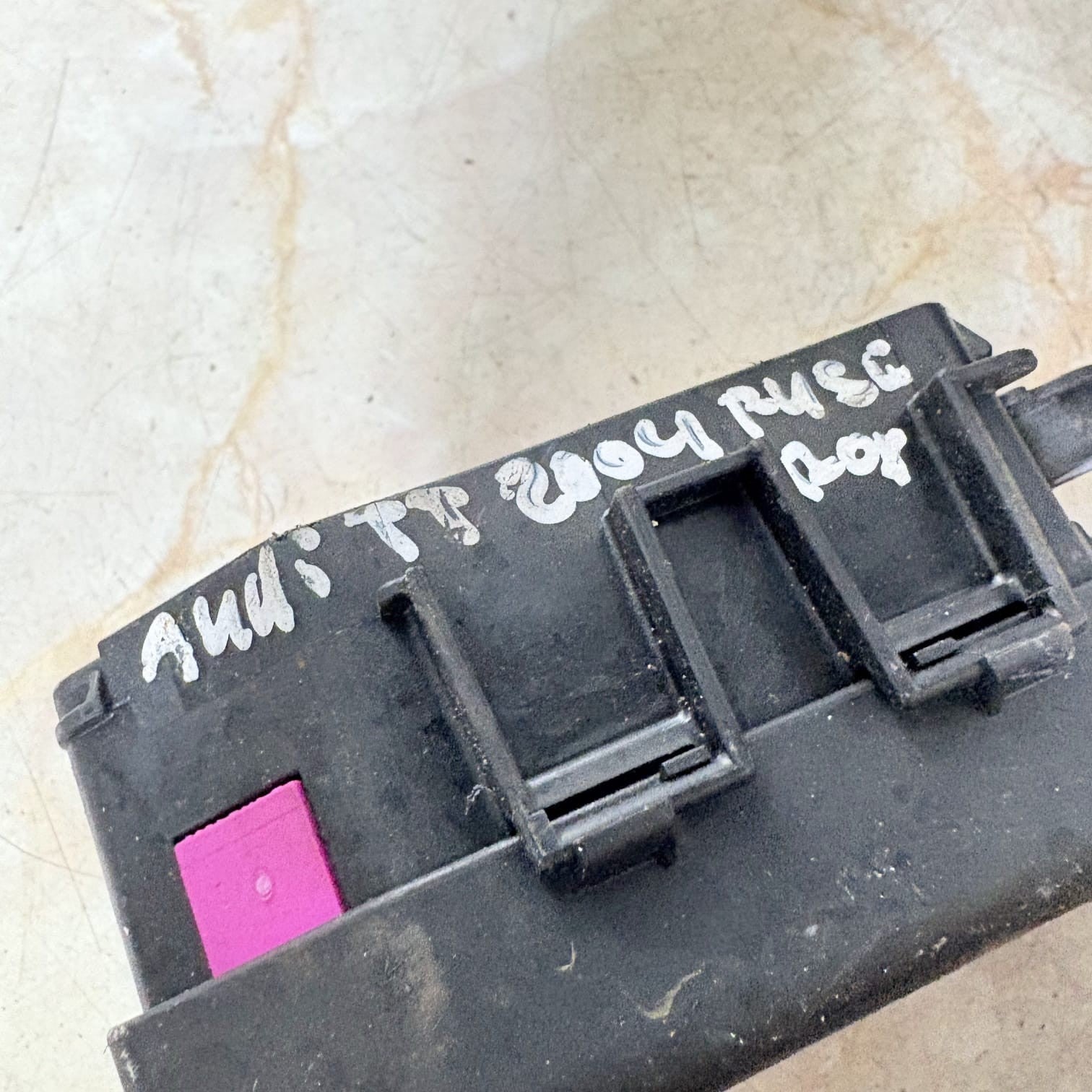 0526424880 fuse box for AUDI A6 AVANT (4F5) 3.0 TDI QUATTRO 2004 244369