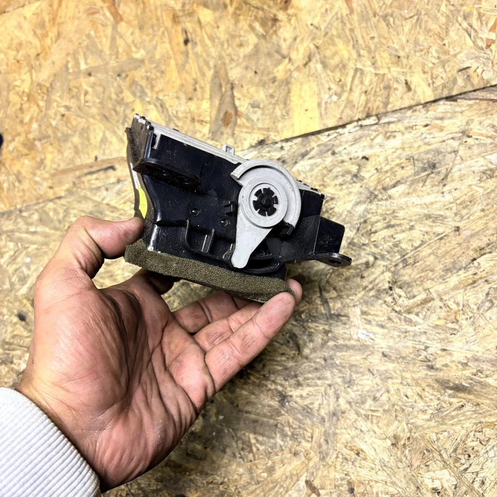 2006 Dodge Left Front Cooling Fan Control Module / Fan Module Unit - Tested