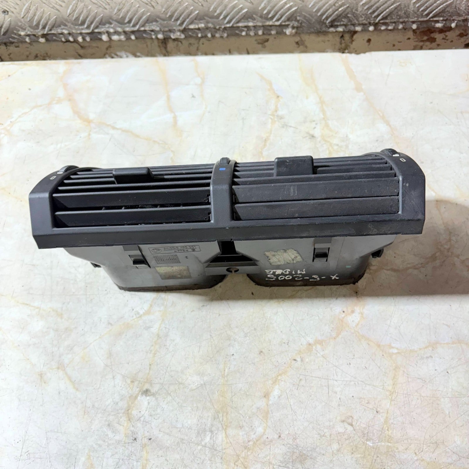 BMW X5 E53 2000-2006 Centre Dashboard Air Vent 8402221