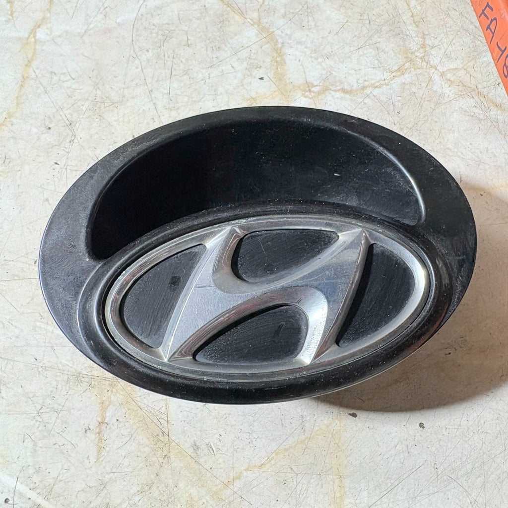 HYUNDAI I20 2009 REAR TAILGATE BOOT RELEASE BADGE HANDLE 81721-1J020