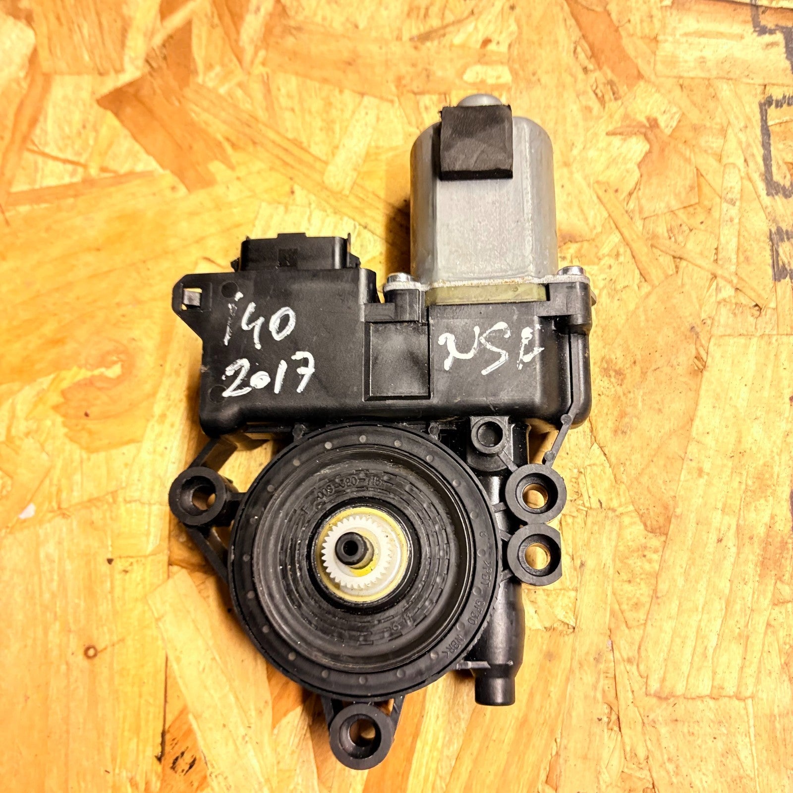 Hyundai i40 2011-2019 Front Left Door Electric Window Motor 82460-3Z010