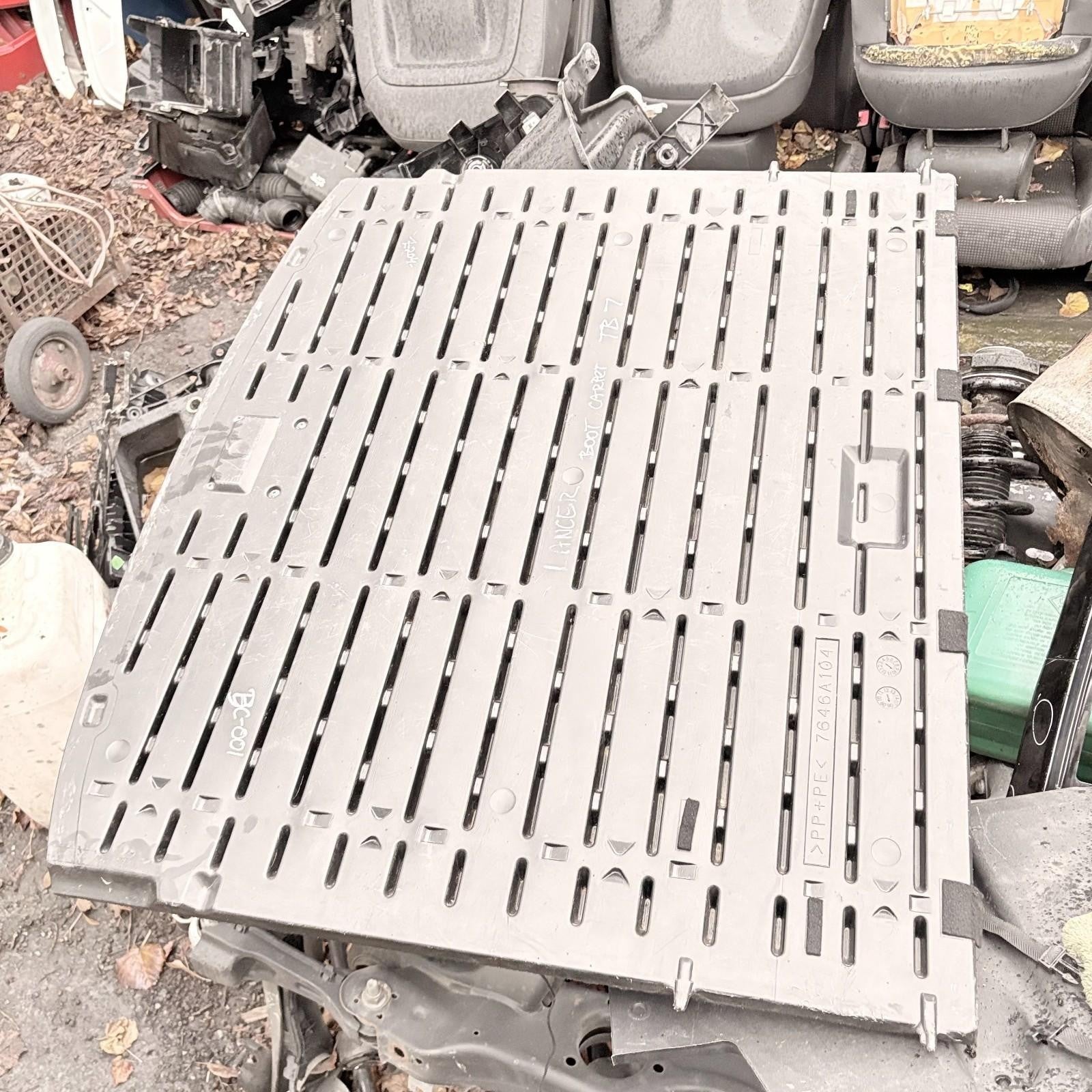 2009 MITSUBISHI LANCER MK5 REAR BOOT FLOOR LINER PANEL 7646A104
