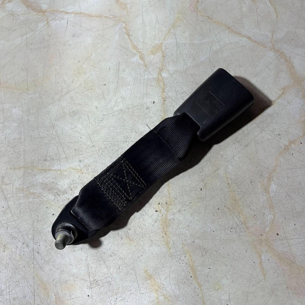 Alfa Romeo 2001-2006 Driver Side Rear Seatbelt Buckle 10447090
