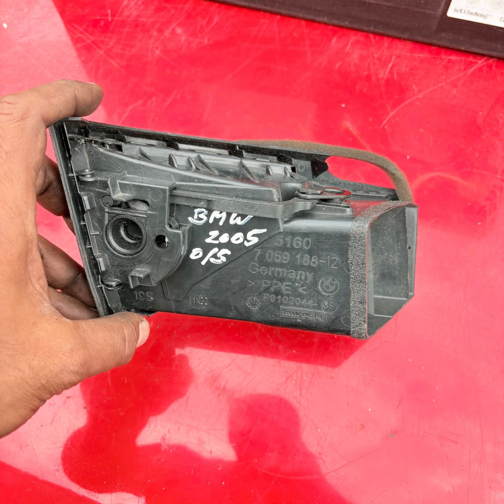 BMW E81 E82 E87 E88 1 Series 2004-2013 RH Dash Air Vent 7059188 64227059188