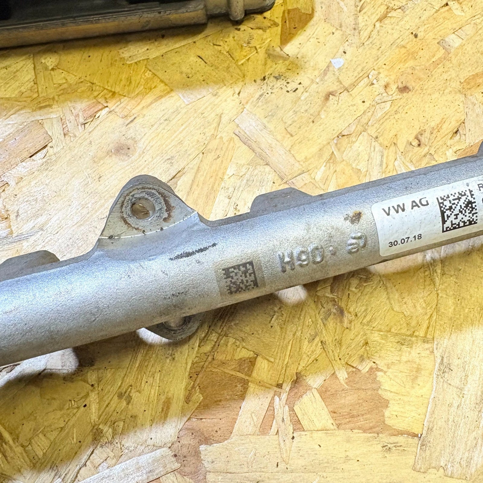 16-19 VW GOLF AUDI SEAT SKODA 1.5 TSI FUEL RAIL 05E133320