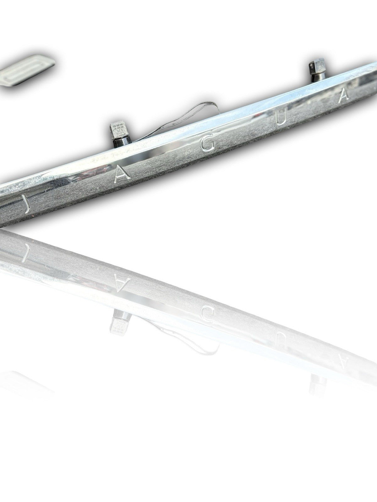 JAGUAR S TYPE 00-08 REAR TAILGATE BOOT HANDLE TRIM WITH MICRO SWITCH 4R8313550AE