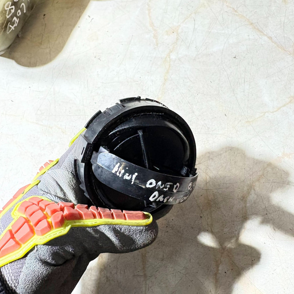 MINI ONE 2001-2006 FRONT DRIVERS SIDE DASHBOARD AIR VENT
