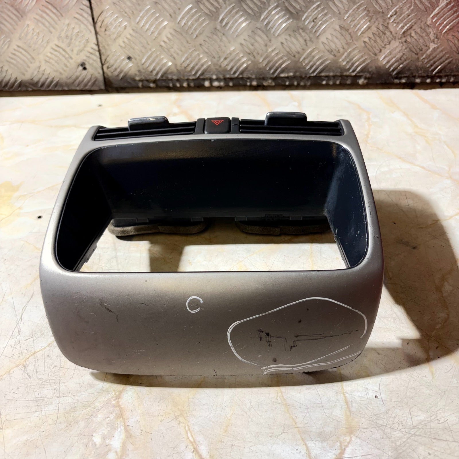 Honda CR-V MK2 2002-2006 Dashboard Central Air Vent Radio Bezel Trim 77250S9A013