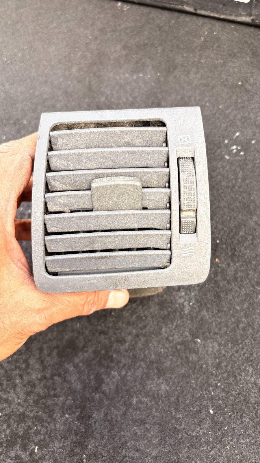 KIA SORENTO MK1 HEATER DASHBOARD AIR VENT PASSENGER FRONT SIDE 97480-3E000 2005