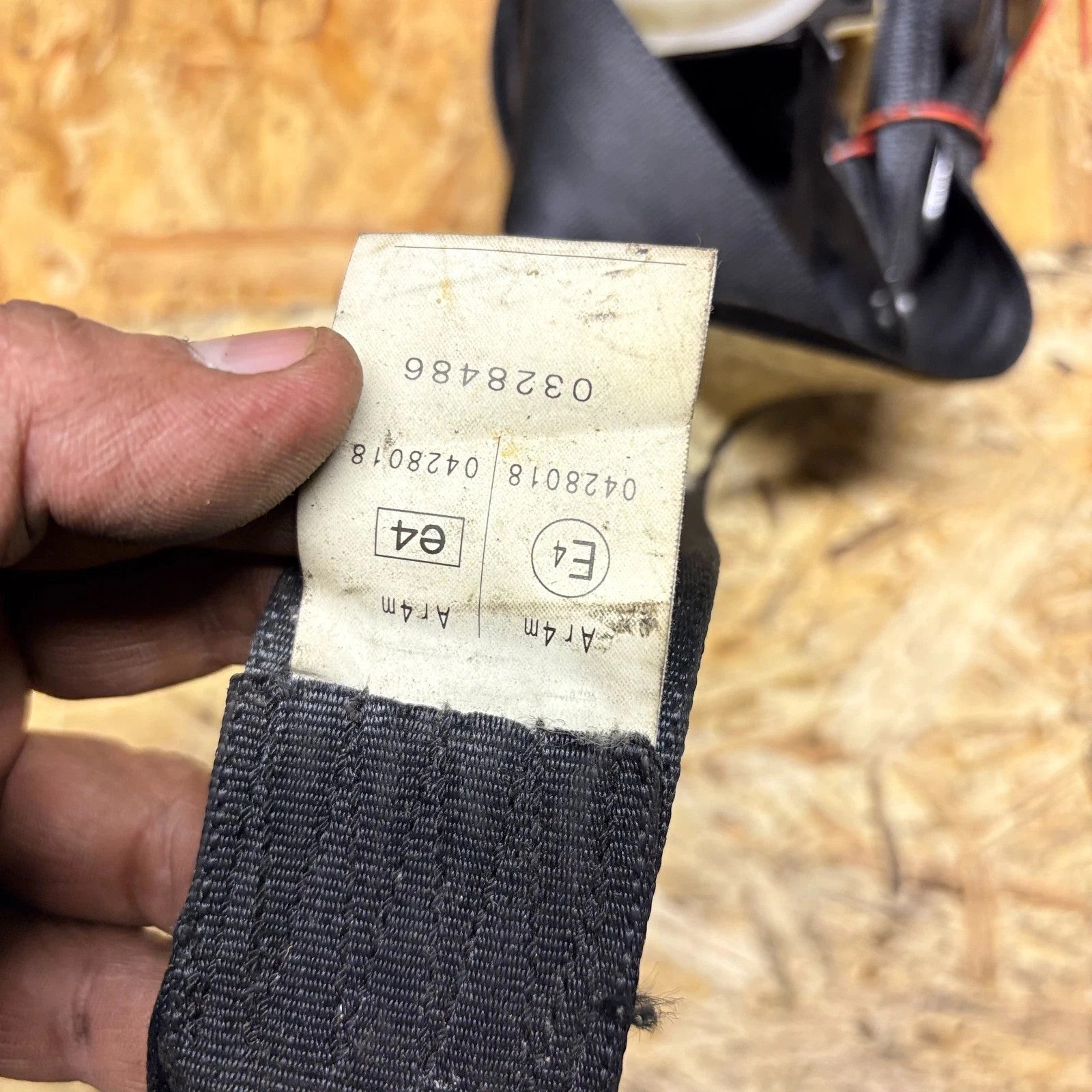 MITSUBISHI SHOGUN SEAT BELT REAR RIGHT DRIVER SIDE 2004