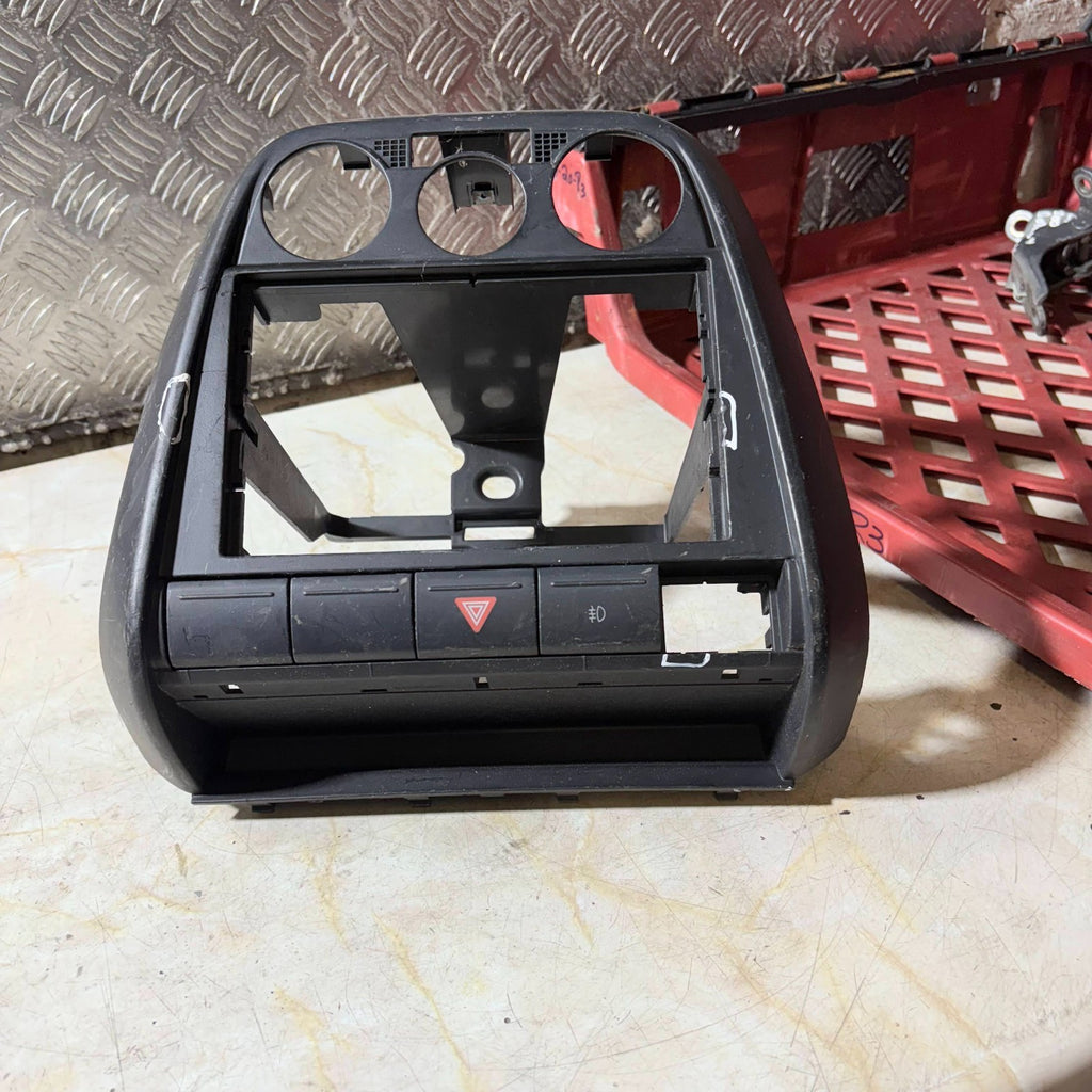 Volkswagen Fox 2006 Radio GPS head unit trim and Button