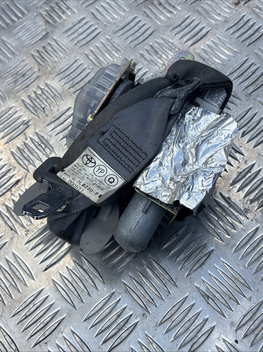 2008 TOYOTA PRIUS HYBRID SEAT BELT FRONT LEFT PASSENGER SIDE 7L8230-P