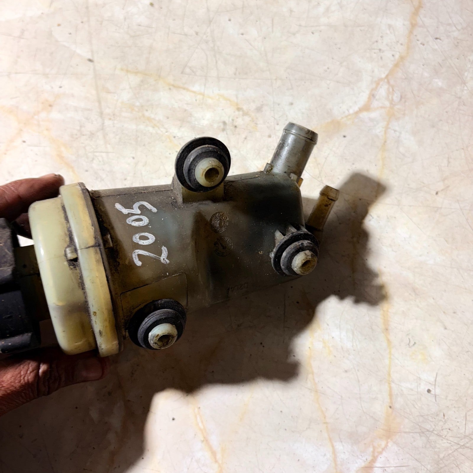 FORD TRANSIT CONNECT 2000-2006 POWER STEERING RESERVOIR BOTTLE