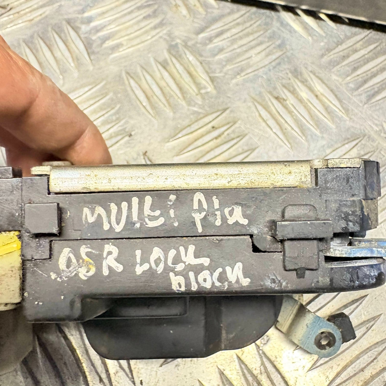 Fiat-Multipla 2003-OSR Door LOCK/Rear door lock mechanism