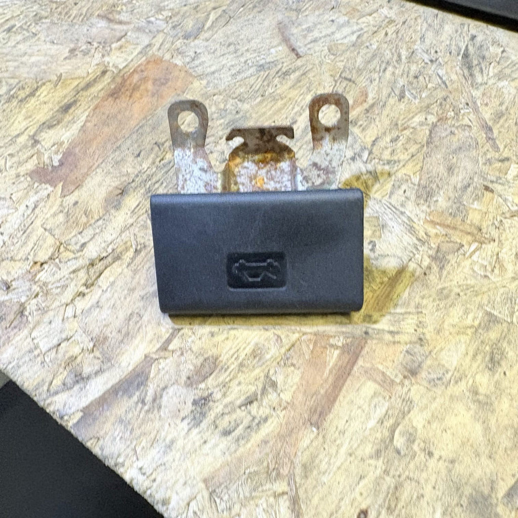 142 NISSAN MICRA K12 CONVERTIBLE C+C. BONNET RELEASE LATCH HANDLE