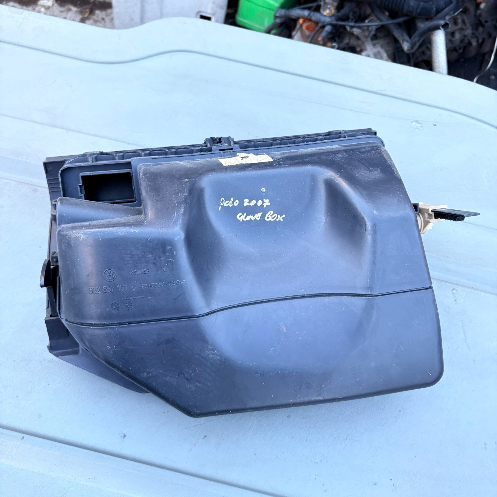 VOLKSWAGEN POLO 9N 2005-2009 MK4 GLOVE BOX. STORAGE COMPARTMENT 6Q2 857 101D