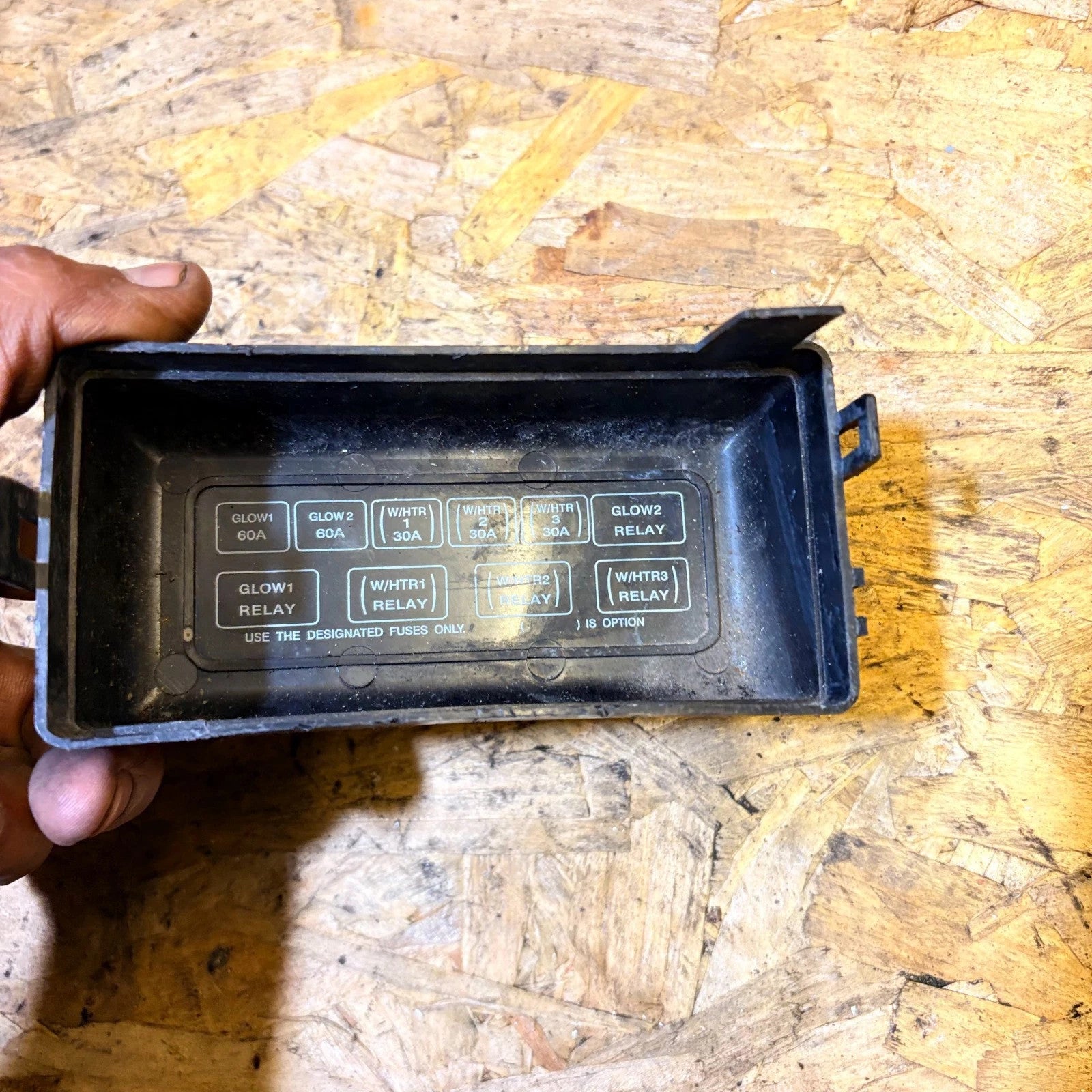 Kia Sedona/Carnival 2001-2006 Under Bonnet Fuse/Relay Box Lid Cover