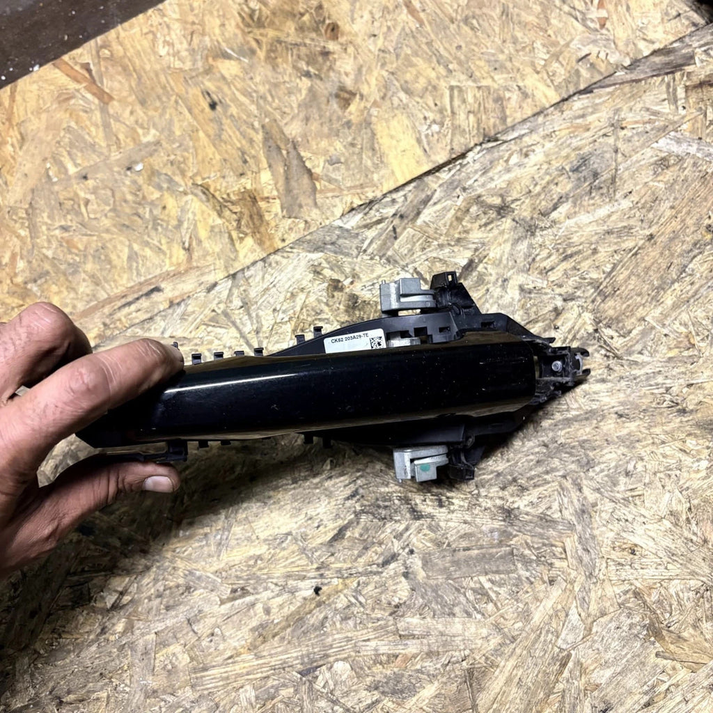 2013 Range Rover Vogue L405 Front Left Door Handle Bracket CK52203A29-TE NSF