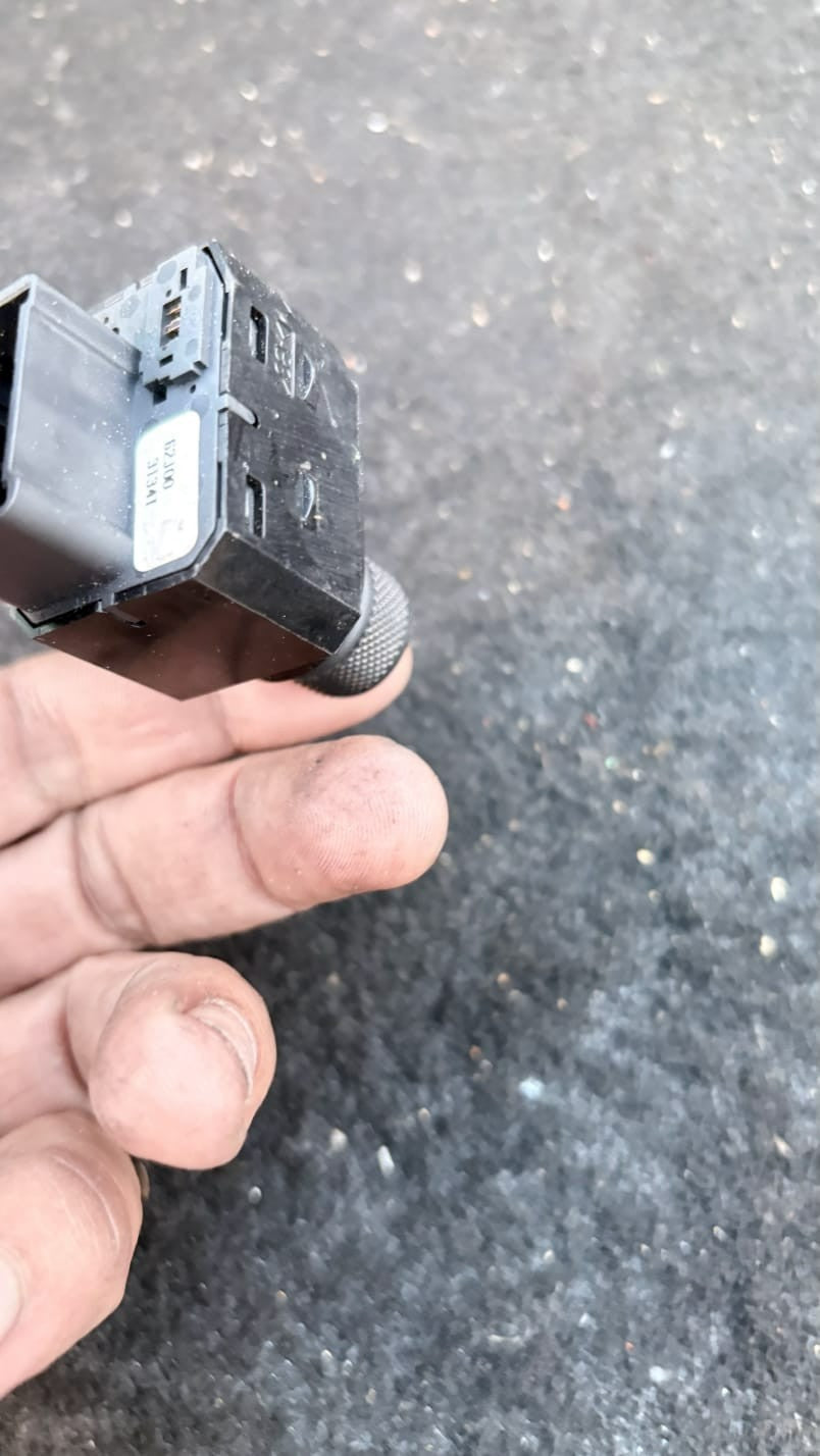 SUZUKI Wing Mirror Switch 62J00 Year Rhd