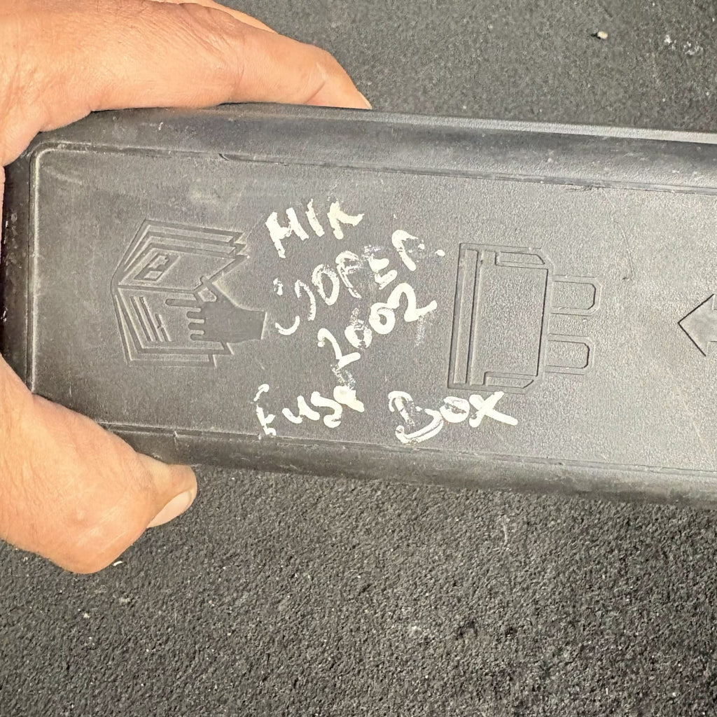 MINI Cooper R50/R53 03-06 R52 Conv 04-08 Engine Fuse Box Cover 61136906606