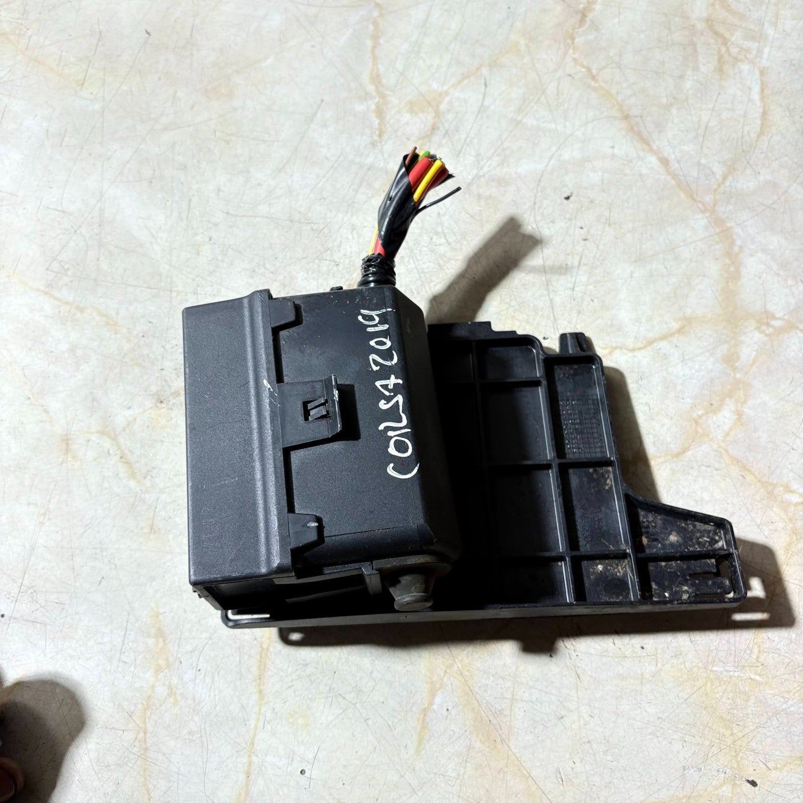 2019 VAUXHALL CORSA E FUSE RELAY BOX 13359061