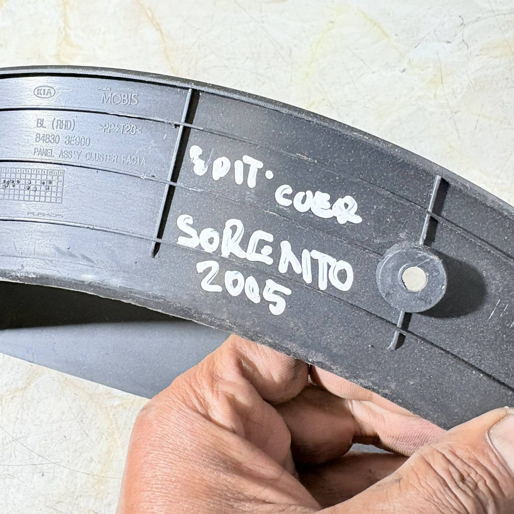 Kia Sorento Speedometer Surround Trim Cover 84830-3E900 2002-2009