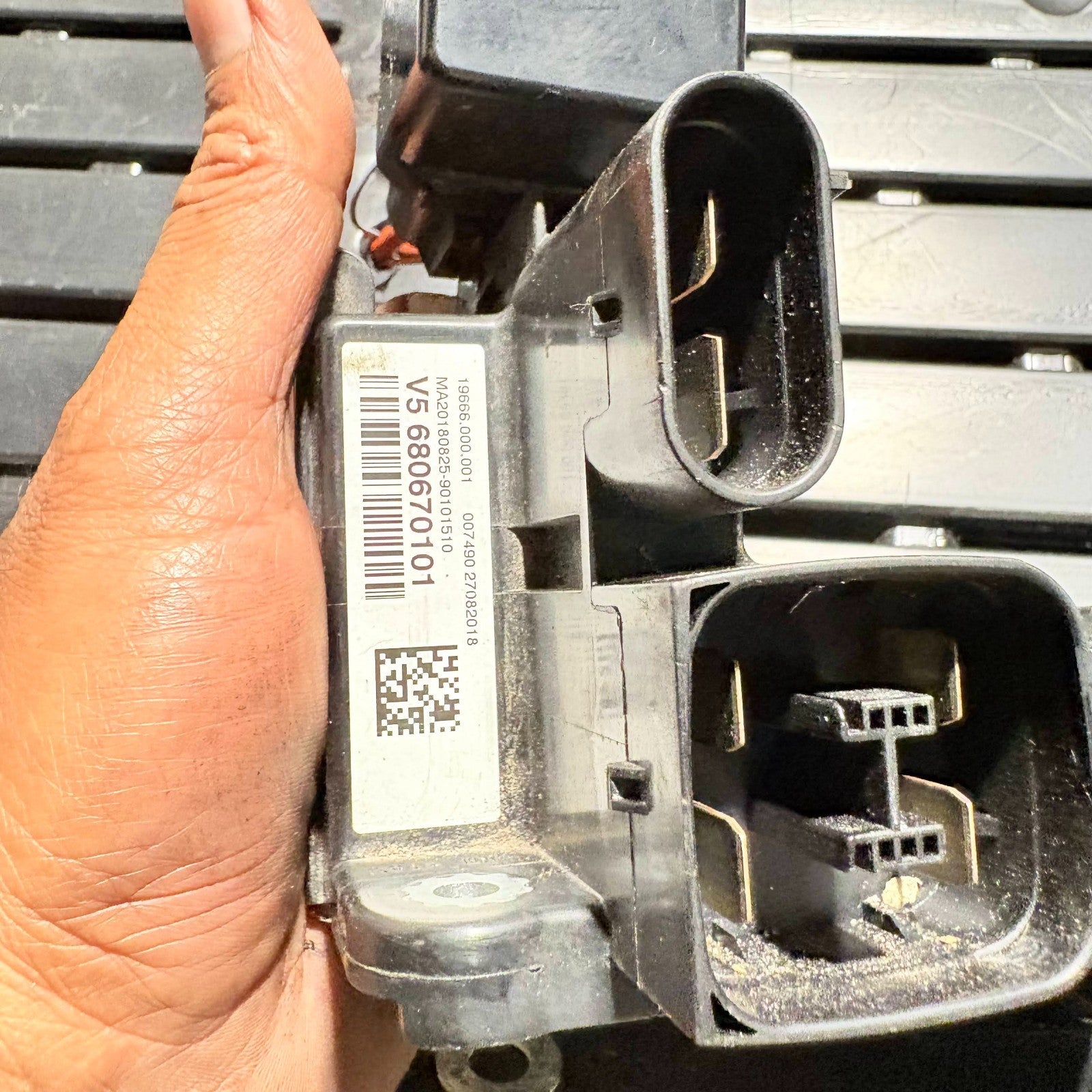 BMW Power Distributor Module 6806701 61146806701 F20 F21 F22 F30 F31 F32 F34