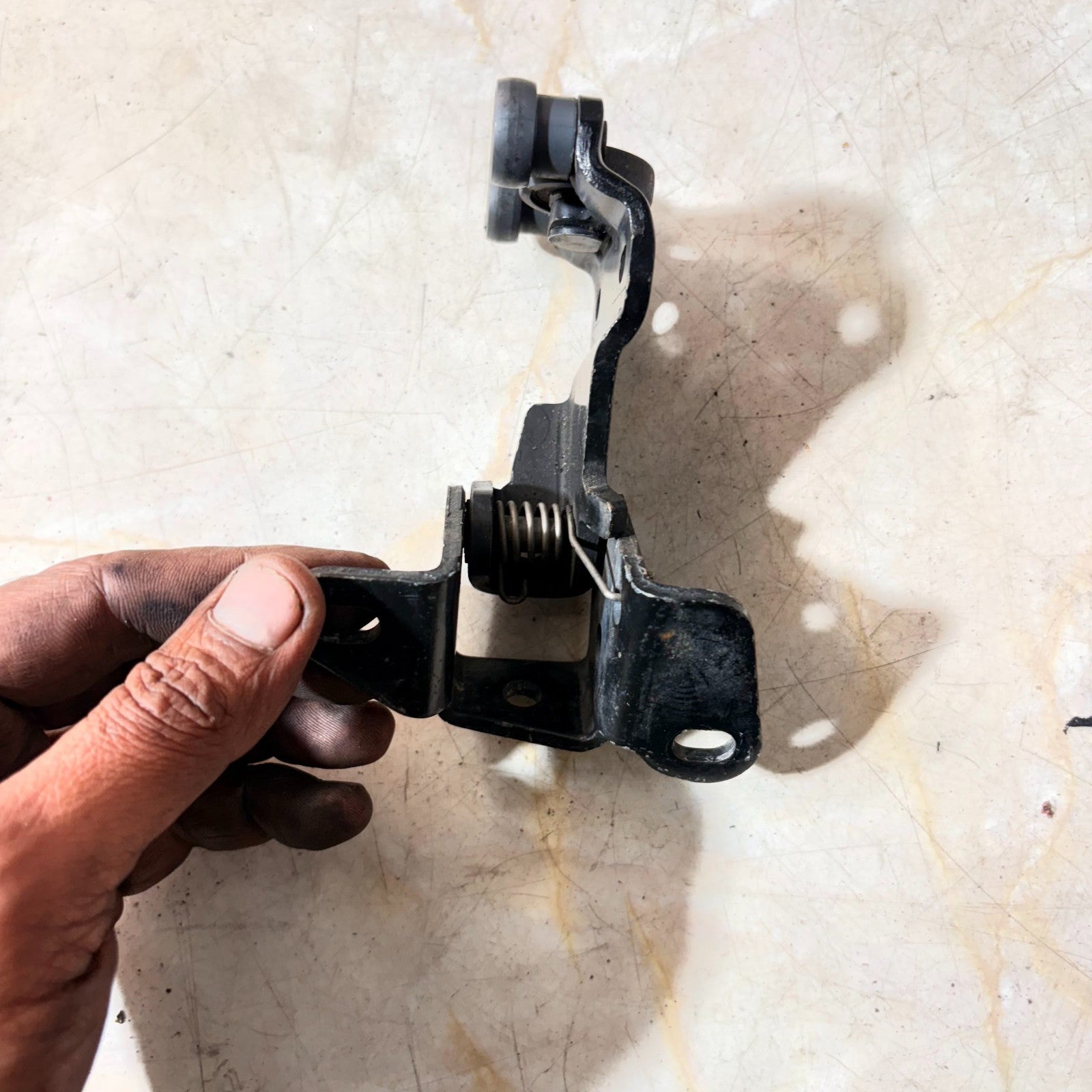 FIAT SCUDO SLIDING DOOR MIDDLE HINGE DRIVERS (O/S) MK1 FACELIFT (2000-2006)