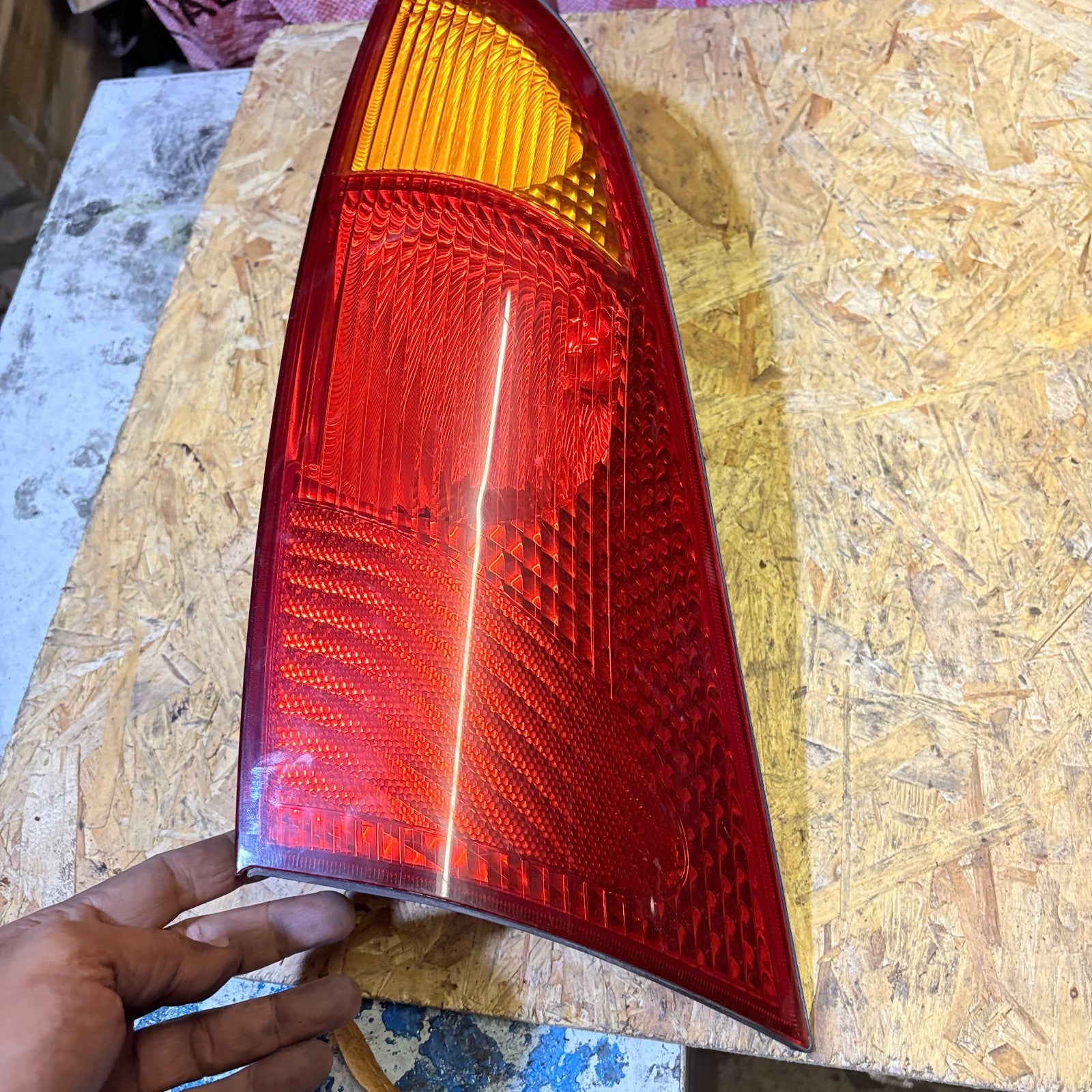 FORD FOCUS MK1 1998-2005 LEFT PASSENGER SIDE REAR TAIL LIGHTS 1M5113405