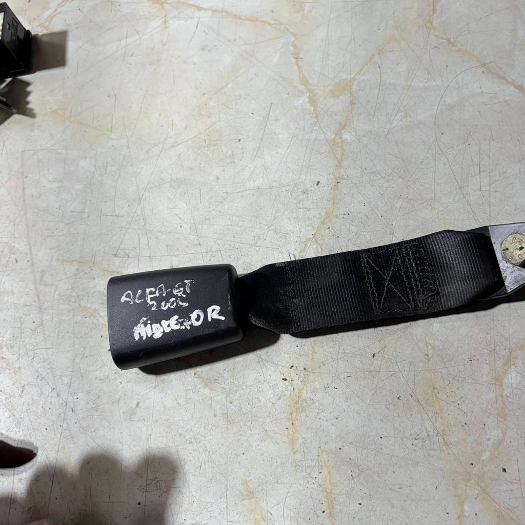 Alfa Romeo 2001-2006 Driver Side Rear Seatbelt Buckle 10447090