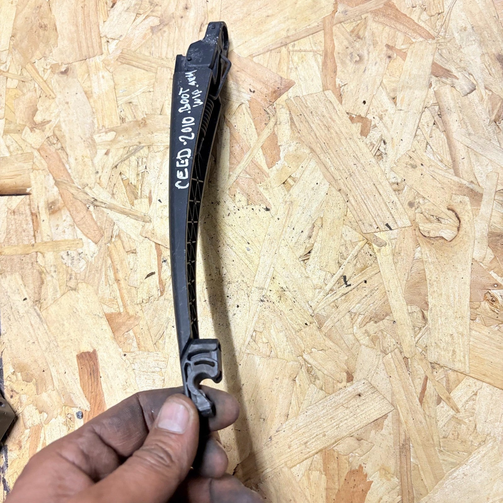 KIA Ceed 2010 Rear Glass Window Wiper Arm