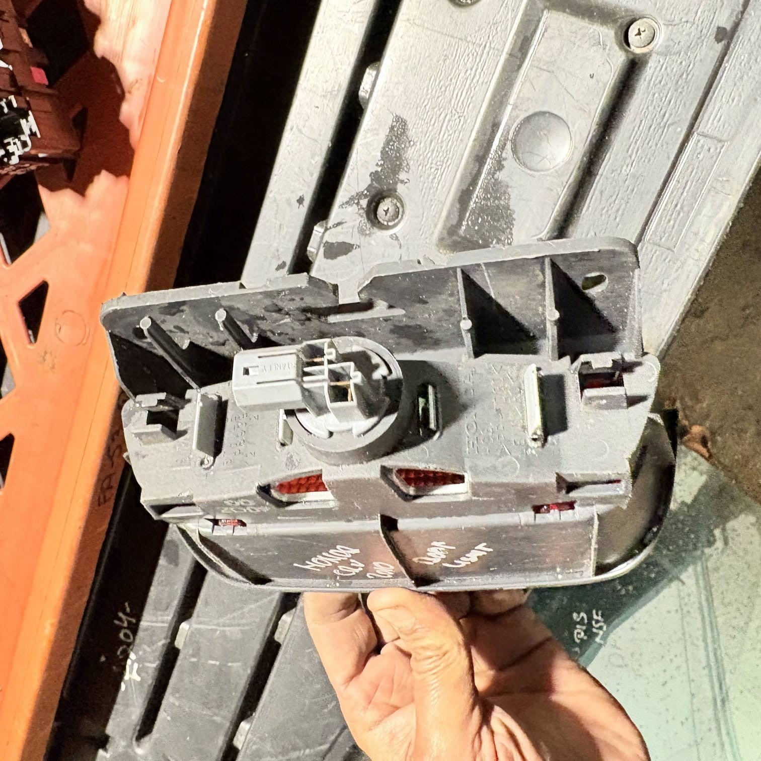 Honda CR-V 2010 Third brake center stop light P6939 LIQ10335