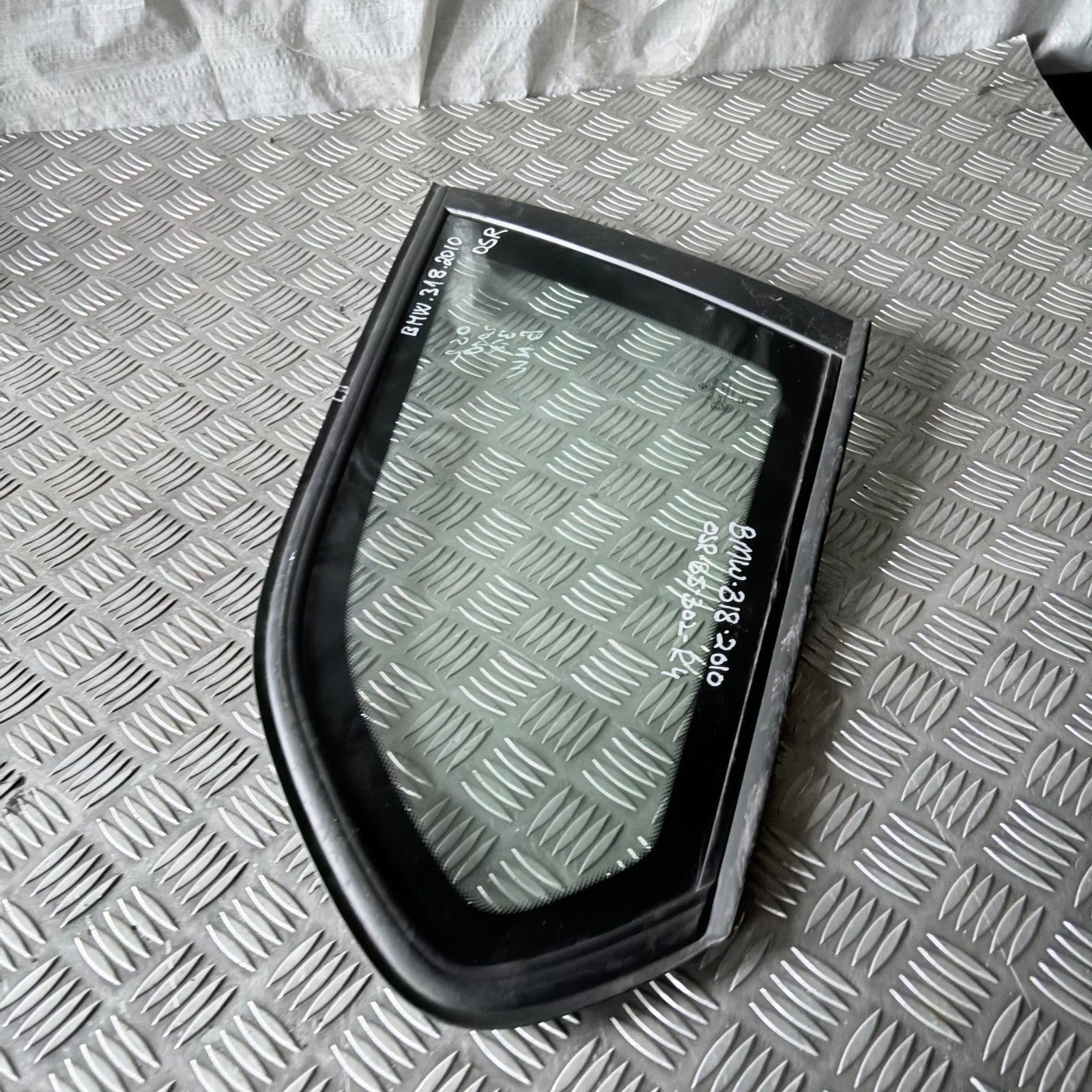 BMW 3 Series E90 318 Rear Left NSR Quarter Window Glass Fixed Door Saloon 04-11