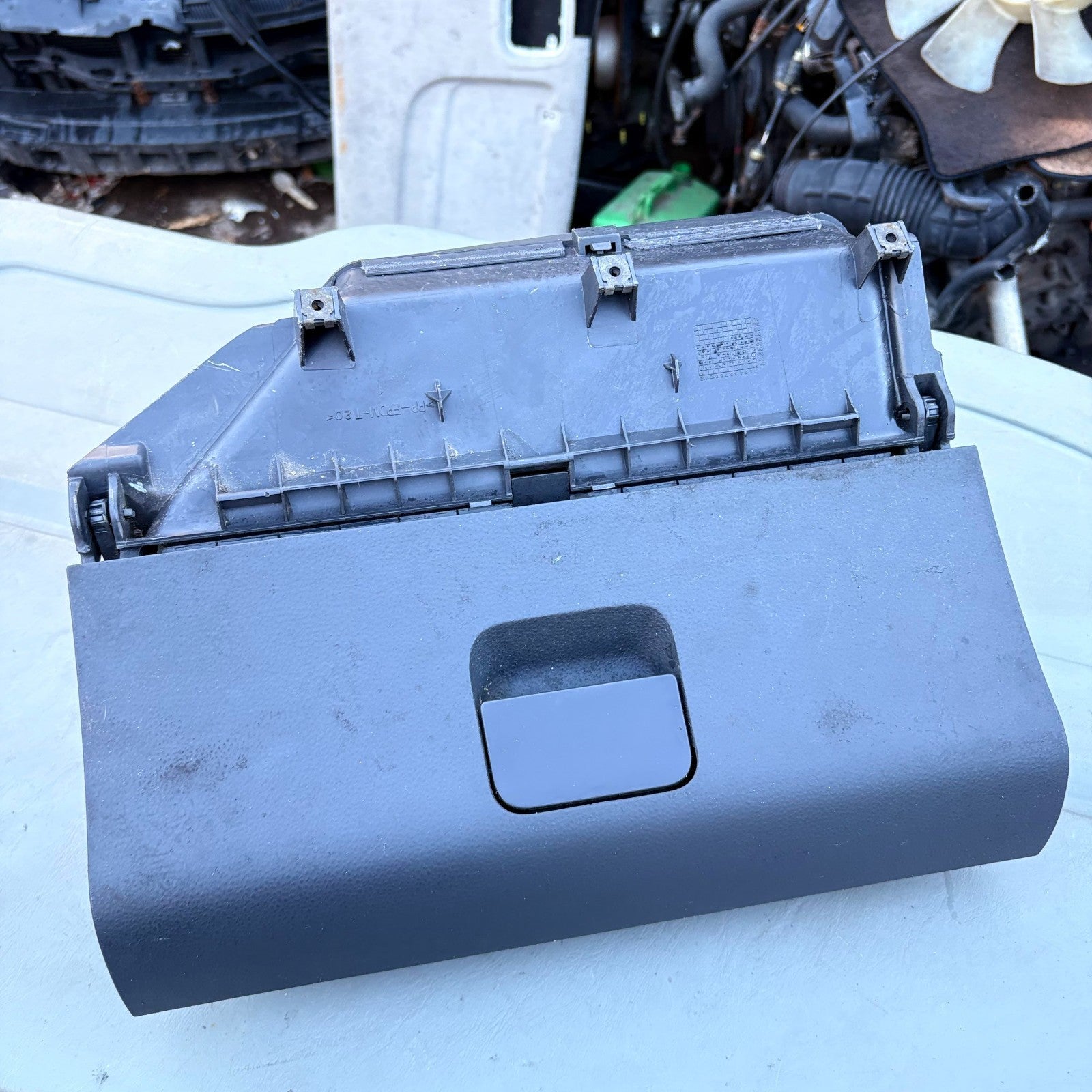 VOLKSWAGEN POLO 9N 2005-2009 MK4 GLOVE BOX. STORAGE COMPARTMENT 6Q2 857 101D