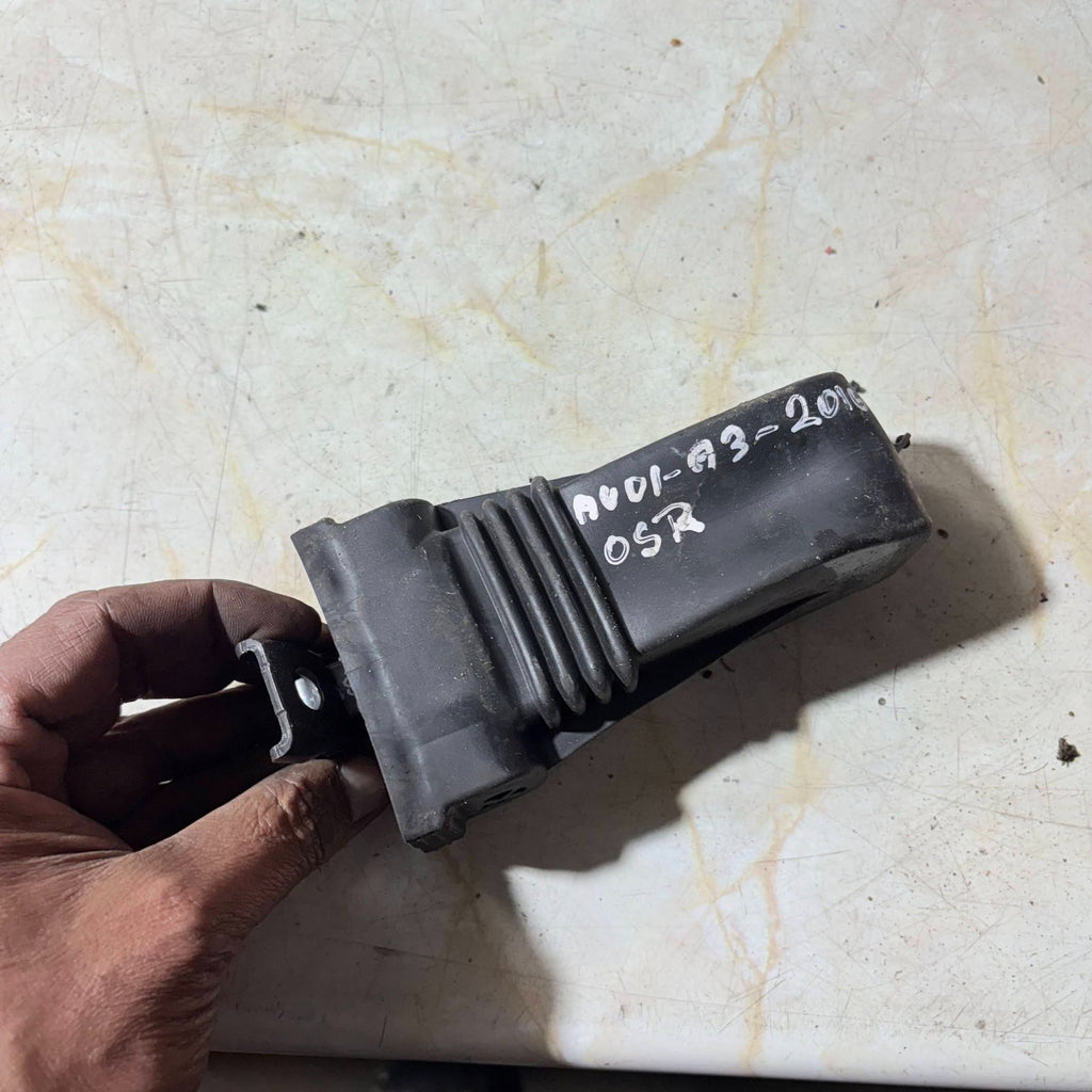 2016 AUDI A3 SPORTBACK REAR RIGHT DOOR HINGE CHECK STRAP STOPPER