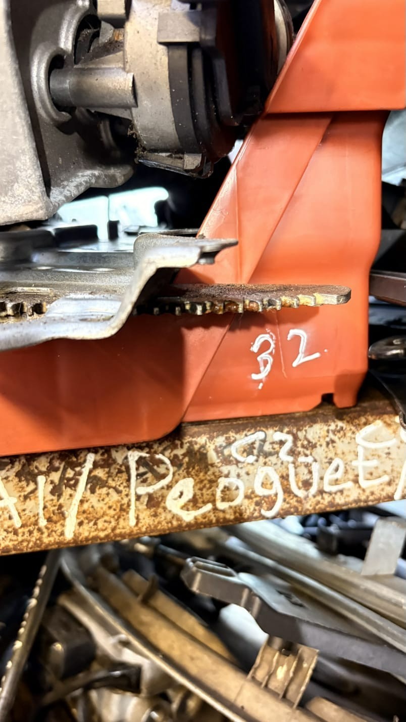 VW FOX FRONT WIPER MOTOR 2009