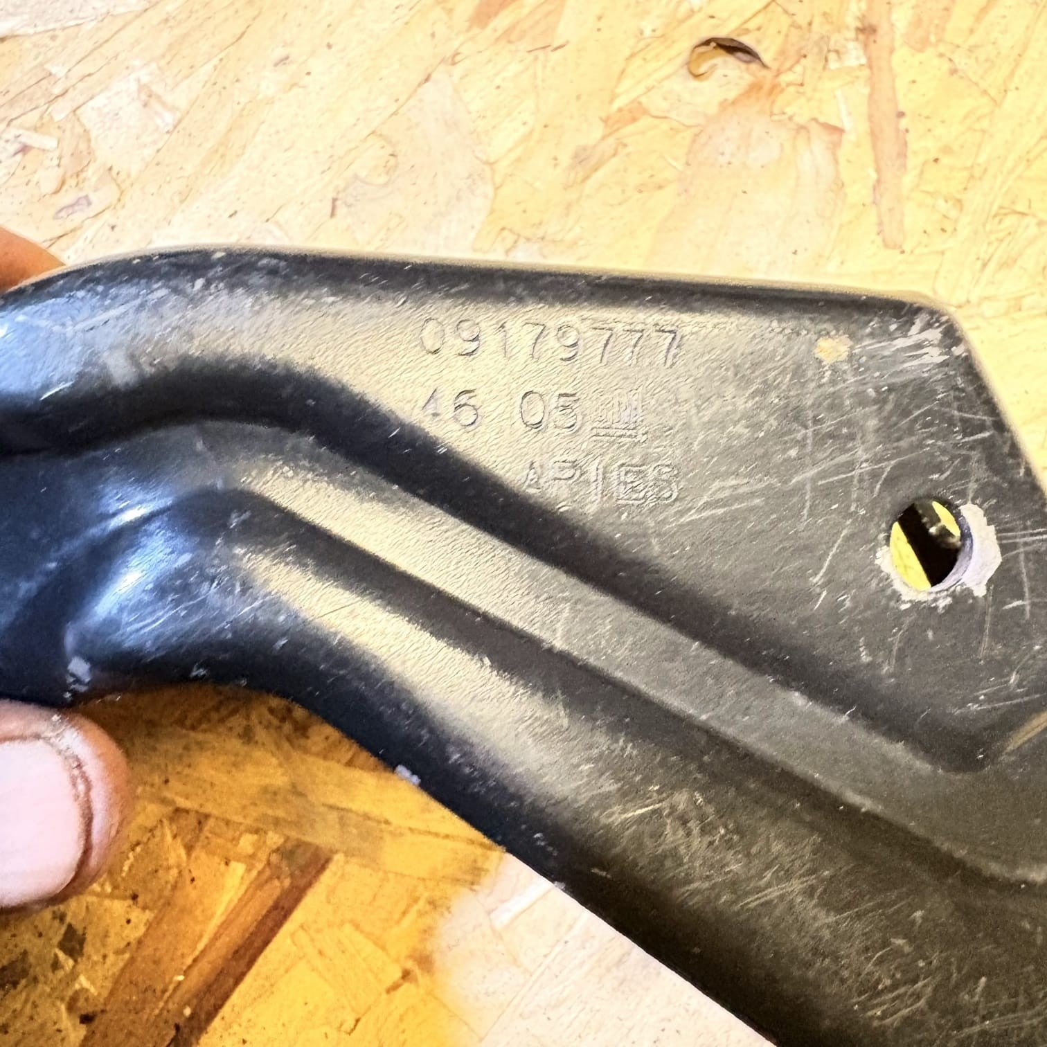 Vauxhall Combo C Sliding Side Door Roller Bracket Nearside GM 09179777