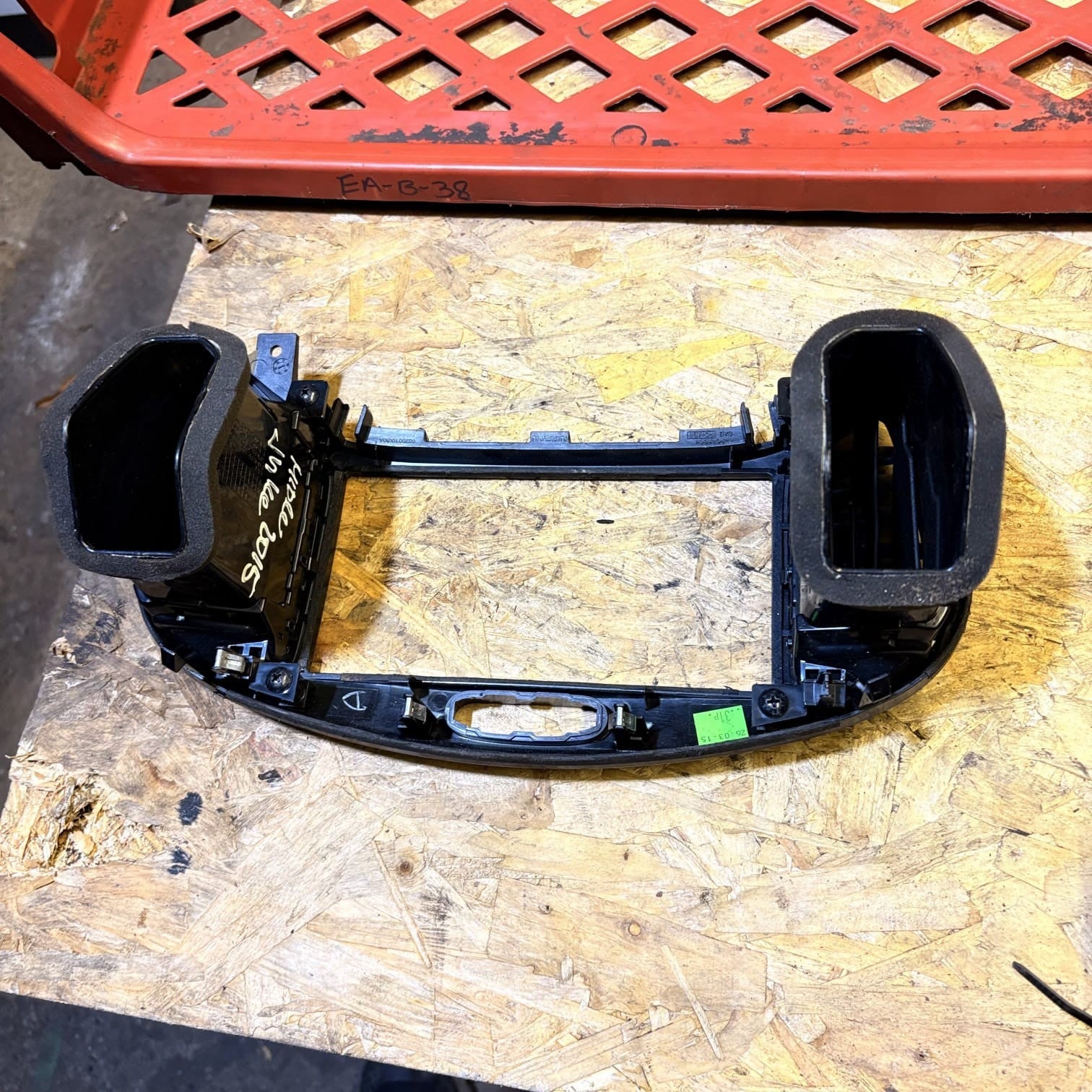 Nissan Juke F15 02/2013-05/2014 Dashboard Air Vents Trim Surround 68260BX80A