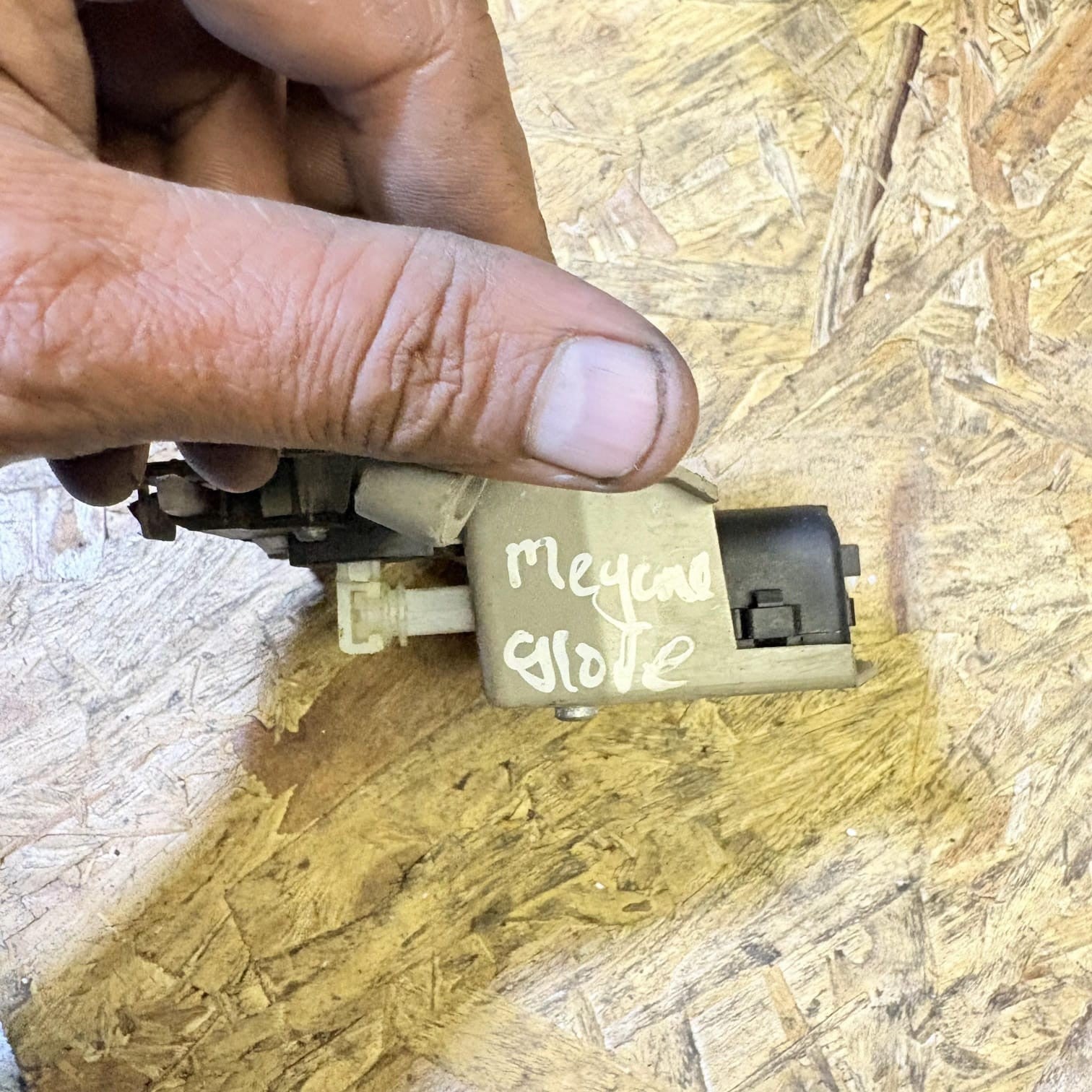 Renault Megane MK2 CC Convertible Glove Box Lock Solenoid Latch 8200247629 03-09