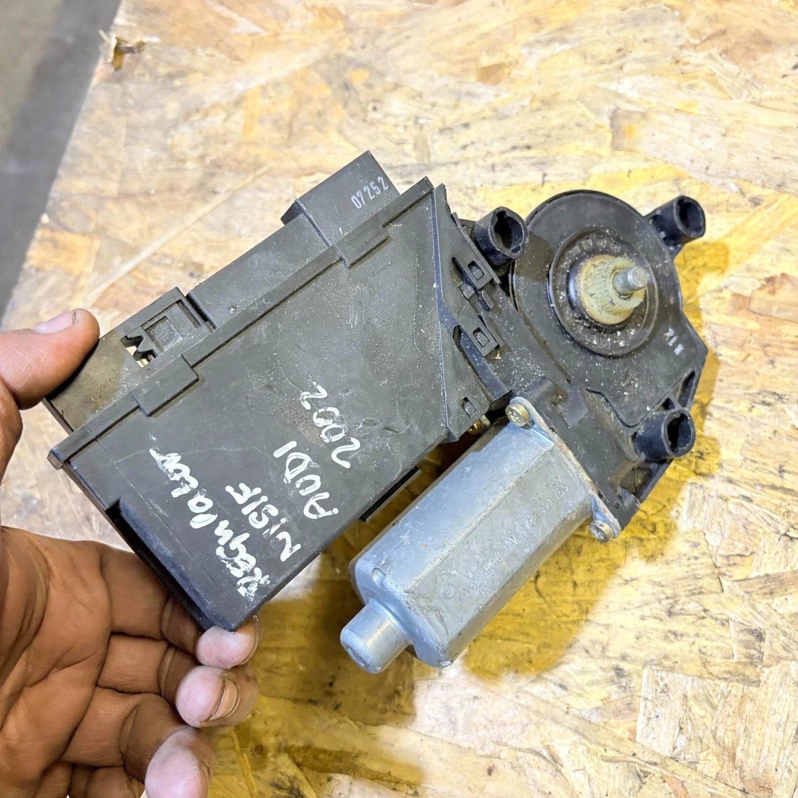 Audi 2002 Convertible Window Regulator Motor Front Left 8E2959801B