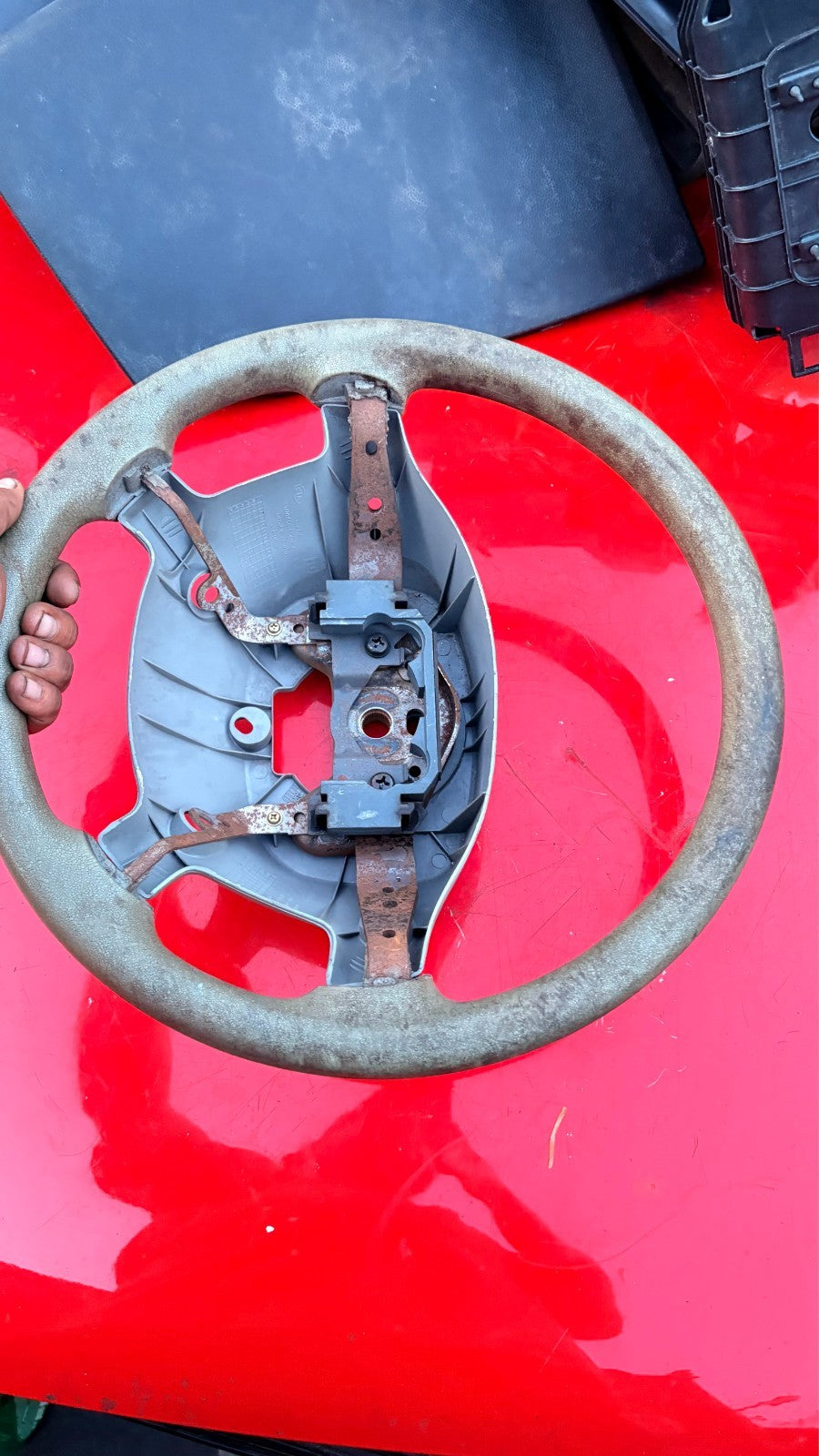 KIA SEDONA MK1 2004 4 SPOKE STEERING WHEEL