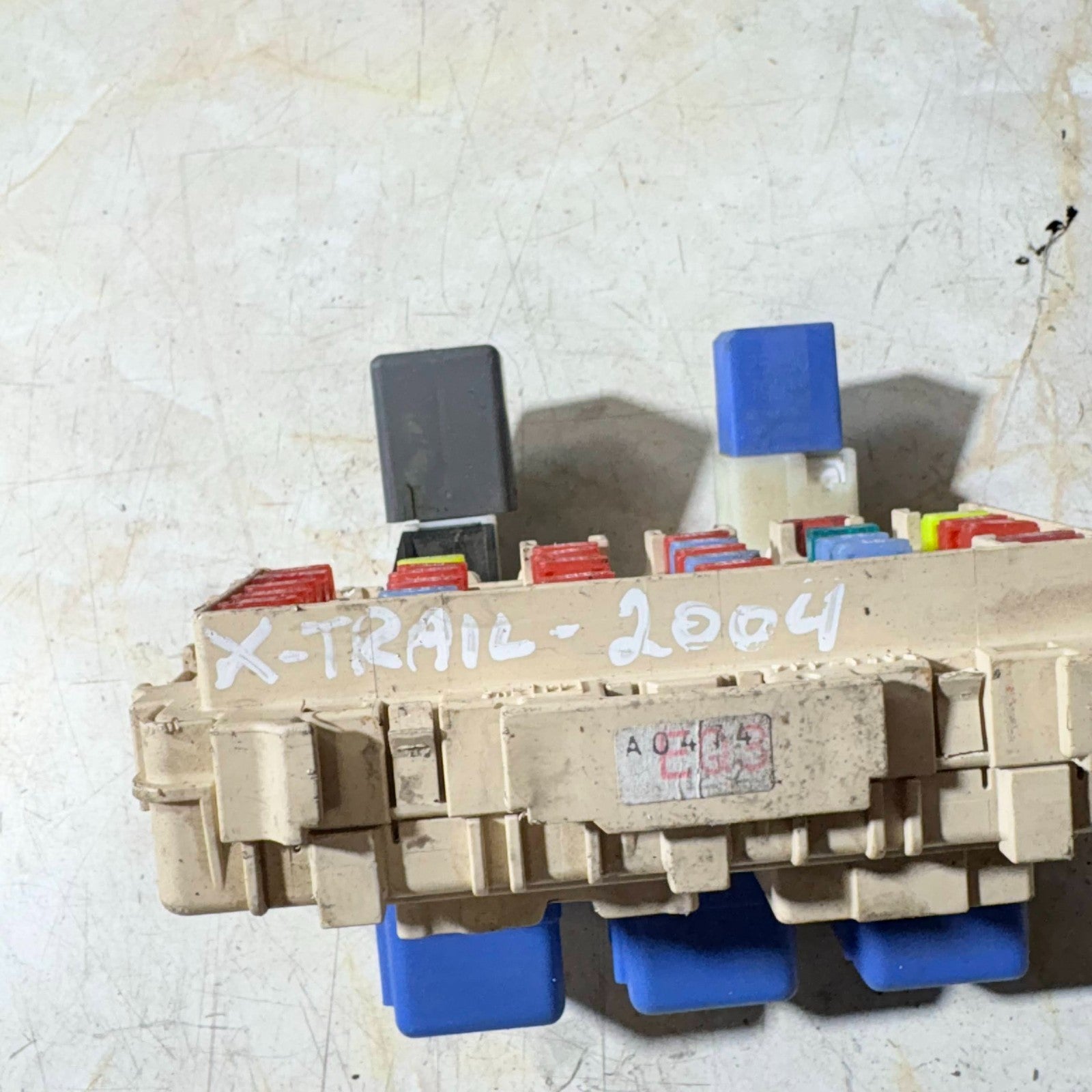 NISSAN X-TRAIL 2001-07 UNDER BONNET FUSE BOX BOARD