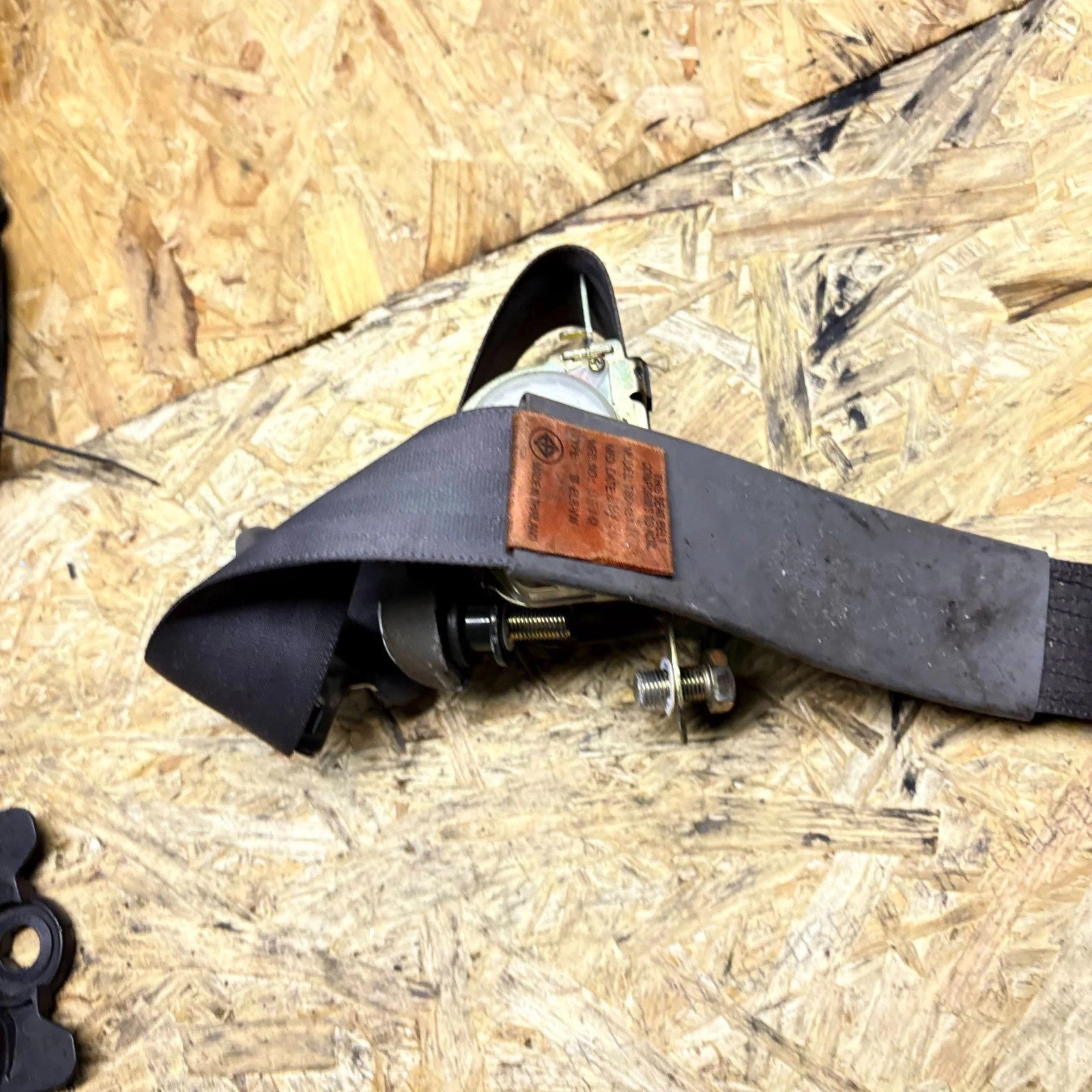 FORD RANGER SEAT BELT PASSENGER REAR LEFT SIDE 56201148