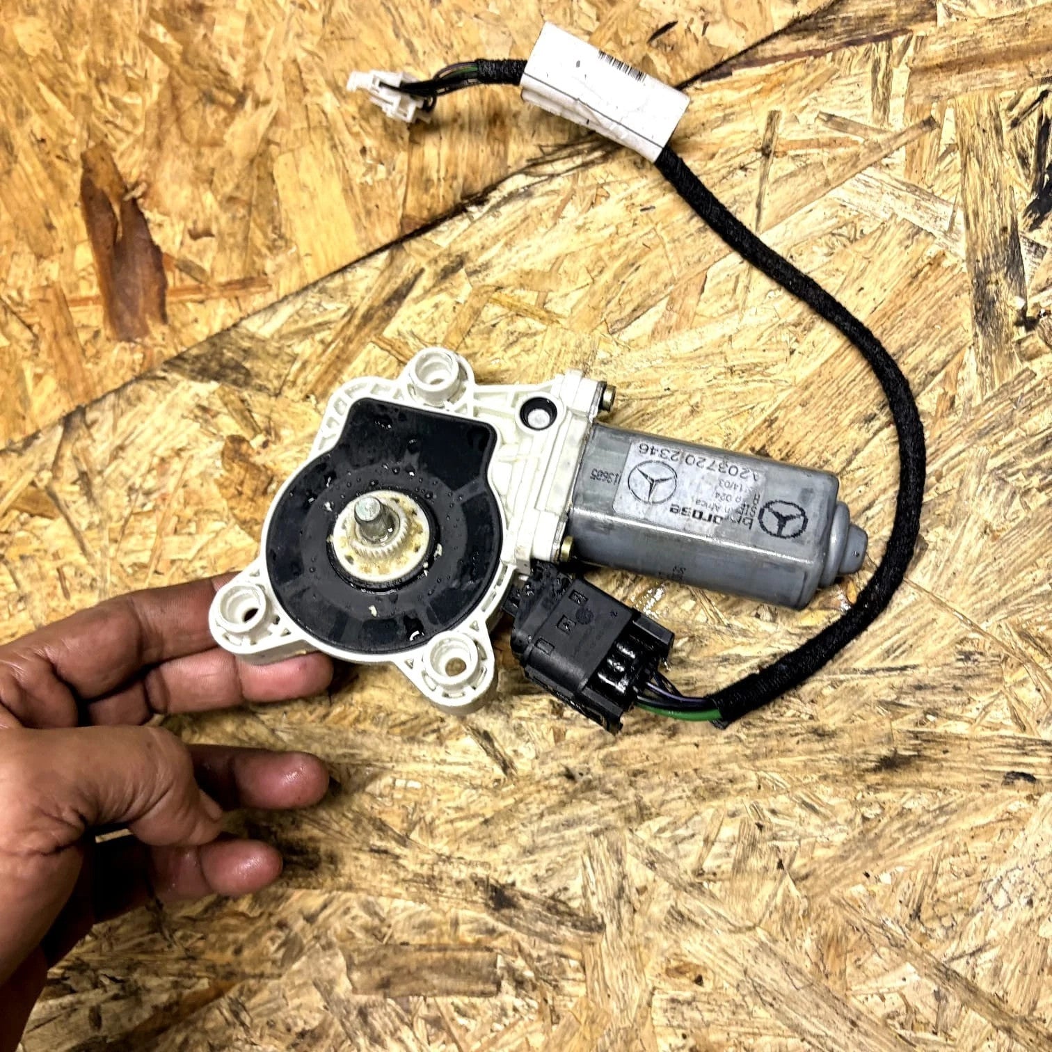 MERCEDES BENZ C E CLASS W203 W211 NSF WINDOW MOTOR A2118202942 2003